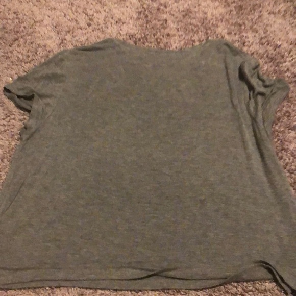 basic, floral tee - Picture 4 of 4